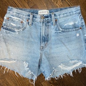 Abercrombie and fitch mid rise boyfriend jean shorts - curve love size 4